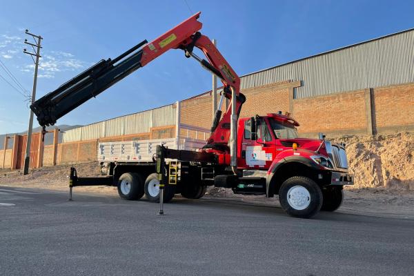 Camión Internacional con Grúa Palfinger