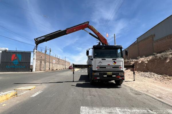 Camión Iveco con Grúa Palfinger